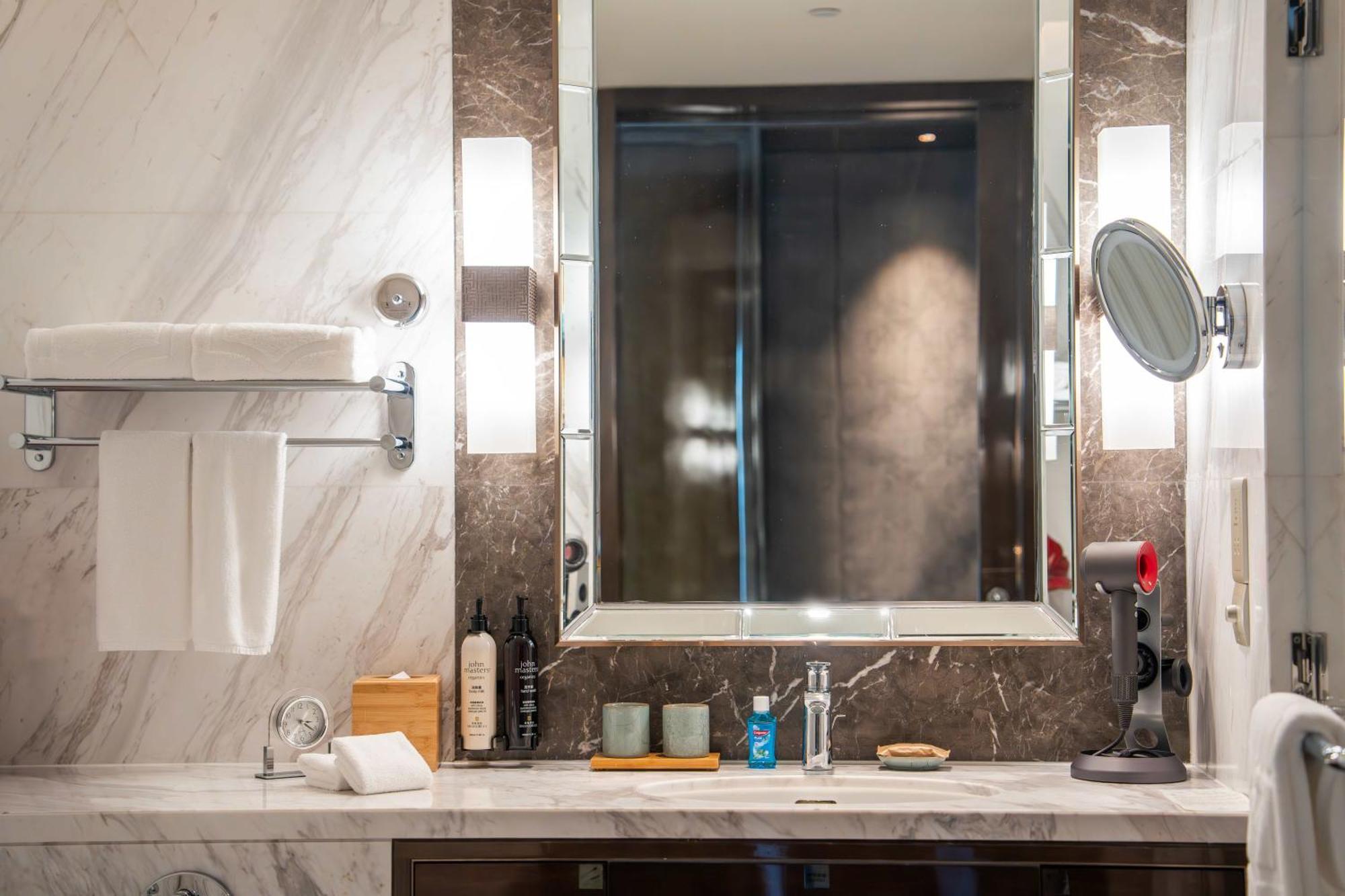 Hotel Midtown Shangri-La, Hangzhou - Around 5 Minutes Walking Distance To West Lake